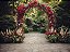 Painel de Festa em Tecido Sublimado Arco Com Flores no Jardim - Imagem 1