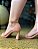 Sandália tira única salto fino croco rosado - Imagem 2