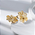 Brinco Flor Grande Zircônia Central Banho de Ouro 18k - Imagem 3