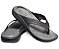 Chinelo Crocs LiteRide™ Flip Cinza - Imagem 3