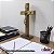 Crucifixo de Mesa Tradicional Madeira com Medalha de São Bento 29 cm - Imagem 4