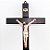 Crucifixo de Parede Madeira Marrom e Resina 33 cm - Imagem 3