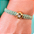 Pulseira Regulável de Macramê Verde, Dourado com Pingente Fé - Imagem 2
