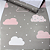 Papel Adesivo Infantil Nuvens Cinza com Rosa Rolo com 10 Metros - Imagem 4