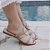 Rasteira flat bolas nude - Imagem 3