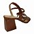 (8461-92812) Sandália Salto Bloco Com Tiras Cruzadas E Detalhe Ornamental Caramelo - Imagem 3
