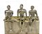 Escultura Em Aluminio Homens Sentados Dourado 19x21x10cm - Imagem 1