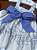 Vestido Infantil Blue Lilac Bordado à Mão com Laço Roana - Imagem 5