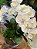 Arranjo 3 orquídeas brancas - Imagem 2