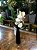 Arranjo mini orquídea branca em vaso solitário preto - Imagem 1