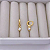 Argola Lisa Pingente Mini Pérola banho Ouro 18k - Imagem 2