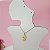 Pingente Banhado a Ouro 18K De Menina Com Pedras Bijou Art - Imagem 5