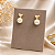 Brinco De Pérola Banhado a Ouro 18K Base De Coração Bijou Art - Imagem 5