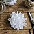 Saco 50 Botões De Flor Artificial Crisântemo Branco Para Decoração Casamento, Igrejas, Aniversários - UN / 50 - Imagem 6