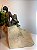 Peça decorativa em resina homem na pedra bronze - Imagem 5