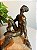 Peça decorativa em resina homem na pedra bronze - Imagem 2