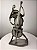 Estatueta de violoncelista em resina - Imagem 3