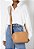 Bolsa Feminina Tiracolo Betsy Couro Pré Fall23 Schutz Marrom - Imagem 6