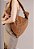 Bolsa Hobo Grande Camurça Detalhes Dourado e Prateado Vicenza Camel - Imagem 6