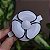 Presilha camélia acrílico off white com preto - Imagem 1