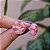Brinco Márcia Pouso resina flores rosa - Imagem 3