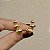 Brinco ear cuff abaulado texturizado ouro semijoia - Imagem 5