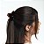 Piranha de cabelo Bianca acrílico marrom letra L 05 003 - Imagem 5
