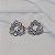 Brinco Leticia Sarabia flor cristal prateado B9163 - Imagem 3