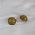 Brinco SD Sheila Morais redondo resina verde pistache ouro vintage - Imagem 3