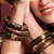 Bracelete Nádia Gimenes madeira strass ouro semijoia - Imagem 4