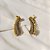 Brinco ear cuff Morena Canela girassol cristais ouro semijoia - Imagem 2