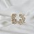 Brinco ear cuff flores zircônia ouro semijoia 26k03011 - Imagem 4