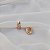 Brinco argolinha trabalhada zircônia ouro semijoia 26k08015 - Imagem 2