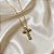 Colar Morena Canela crucifixo strass black diamond ouro semijoia - Imagem 2