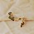 Brinco ear cuff Morena Canela hibisco pétalas strass black diamond ouro semijoia - Imagem 2