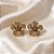 Brinco Morena Canela hibisco g strass black diamond ouro semijoia - Imagem 1