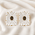 Brinco Flor em Resina Italiana Off White Perolado Sheila Morais - Imagem 1
