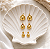 Trio de Brincos Esferas Douradas em Aço Inoxidável para Três Furos - Imagem 3
