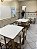 Sala de aula com mesas e cadeiras em Madeira - Imagem 7