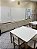 Sala de aula com mesas e cadeiras em Madeira - Imagem 8
