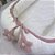 Ninho Básico - Malha Jacquard - Perola / Rosa Una - Cordão Tricot - Pingente Flores - Imagem 4