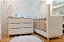 Conjunto - Berço Cozy 2 em 1 + Cômoda Cozy - Branco Com Carvalho - prontaentrega - Imagem 2