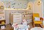Quarto Completo - Berço Grow Up Multifuncional + Roupeiro 3 Portas Cozy - Branco / Carvalho - Brinde: Poltrona de Amamentação Sonhos com Puff: Linho Bege - Imagem 2