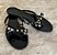 SANDÁLIA RASTEIRA VALENTINO RUBBER ROCKSTUD PRETA COM TACHAS - Imagem 7