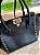 BOLSA VALENTINO ROCKSTUD GRAINY PRETA COM TACHAS - Imagem 6