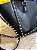 BOLSA VALENTINO ROCKSTUD GRAINY PRETA COM TACHAS - Imagem 9