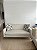 SOFÁ BOIN FEHRER OFF WHITE PÉS EM FERRO GALVANIZADO MARROM – 1,58 M (C) - Imagem 2