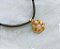 Colar Choker de Camurça Pingente Flor e Pérola - Imagem 2
