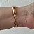 Bracelete com detalhes lisos e texturizados Folheado em ouro  (Tamanho único - serve de 15 a 17 cm) - Imagem 2