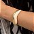 Bracelete Maximalista com resina bege – Folheado a Ouro (Tamanho Único 16 a 18 cm) - Imagem 3